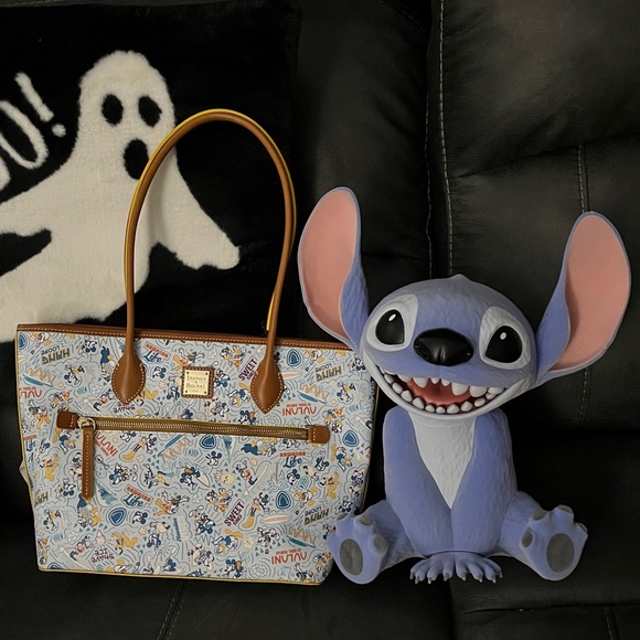 Aulani Company D Dooney & Bourke Tote - Picture 1 of 8